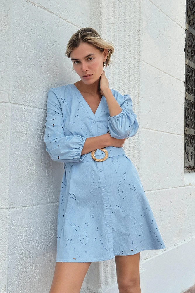 ROBE COURTE À BRODERIES EFFET GOMME