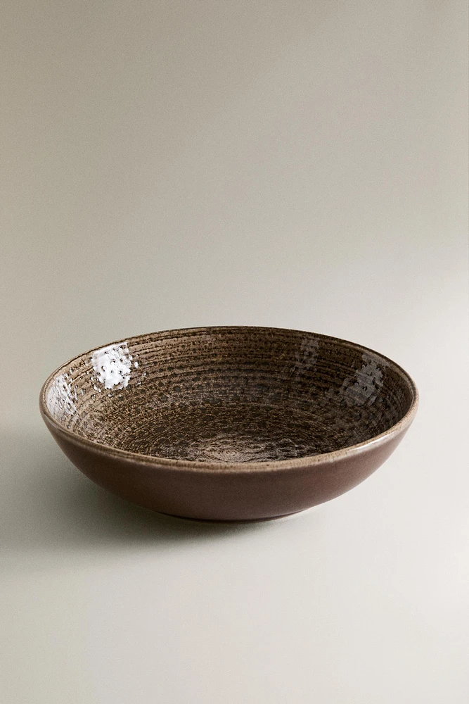 SOUP PLATE WITH RAISED DESIGN