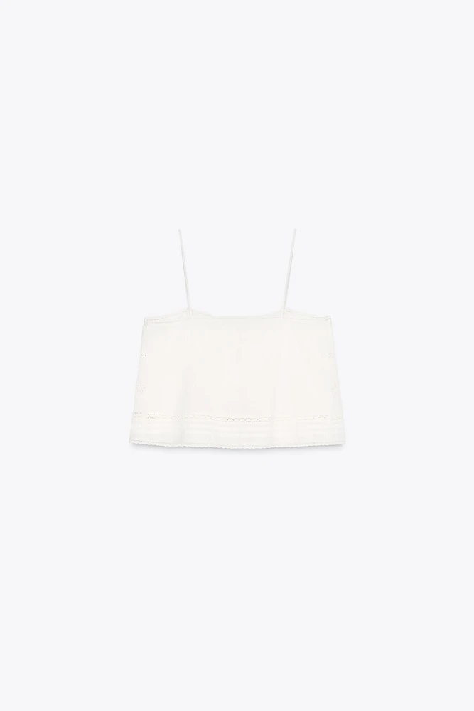 TOP BRODÉ AVEC LACETS