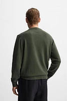 Regular fit wool thread sweater. Round neck and long sleeves. Rib trim.