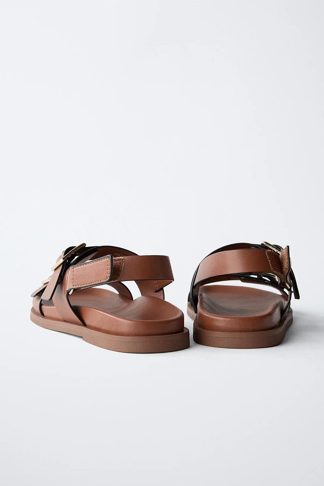 SANDALES À BOUCLES