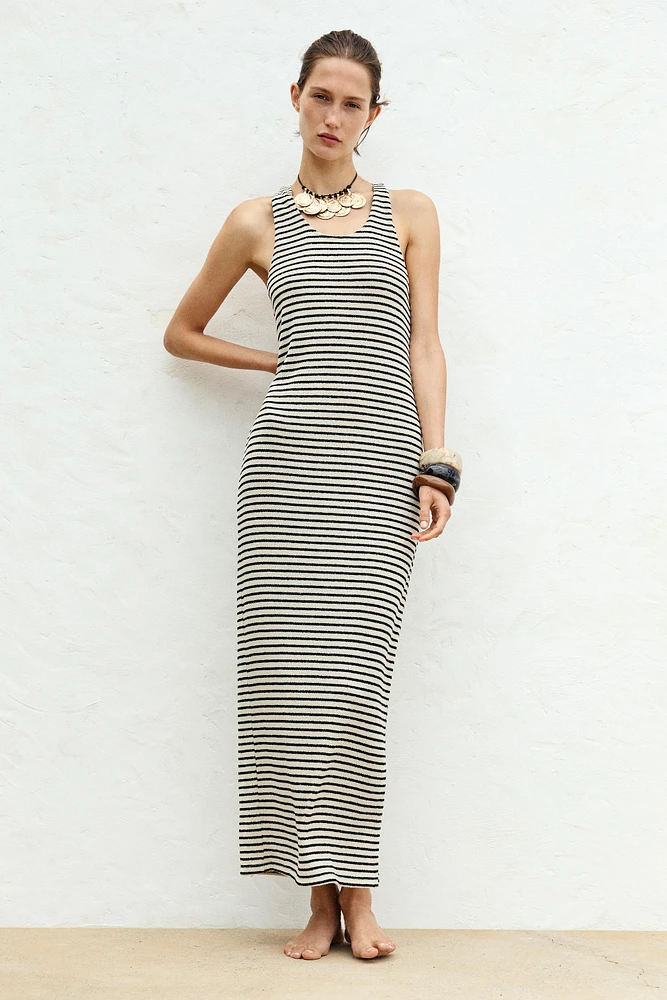ROBE LONGUE EN MAILLE AJOURÉE
