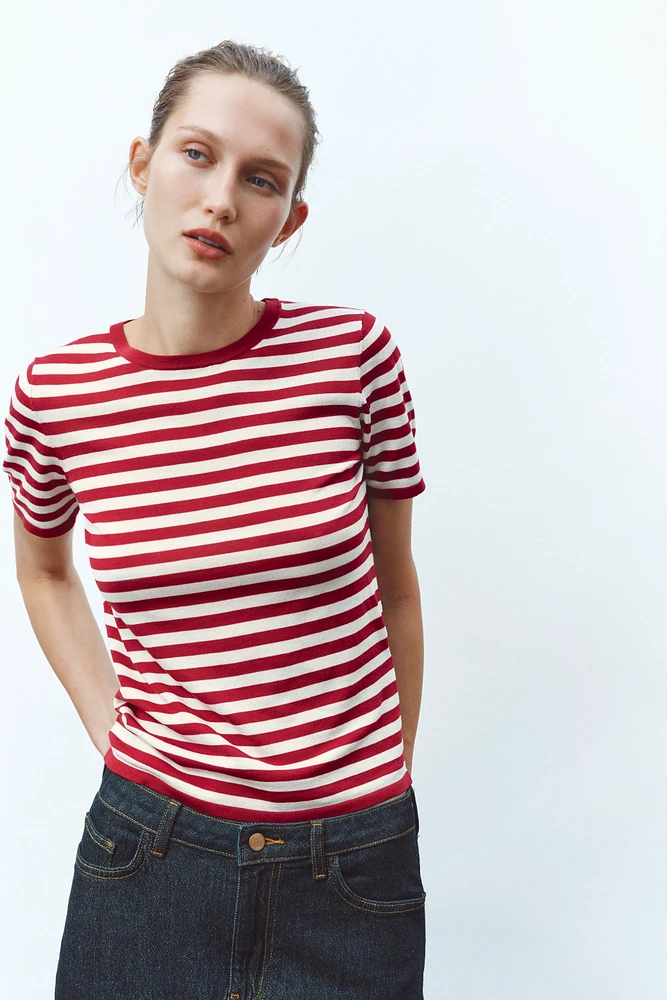 STRIPED SHORT SLEEVE KNIT TOP