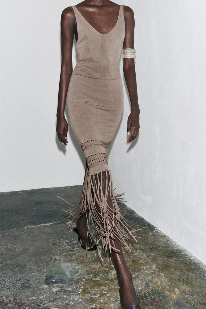 ROBE EN MAILLE À FRANGES