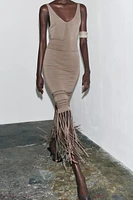 ROBE EN MAILLE À FRANGES