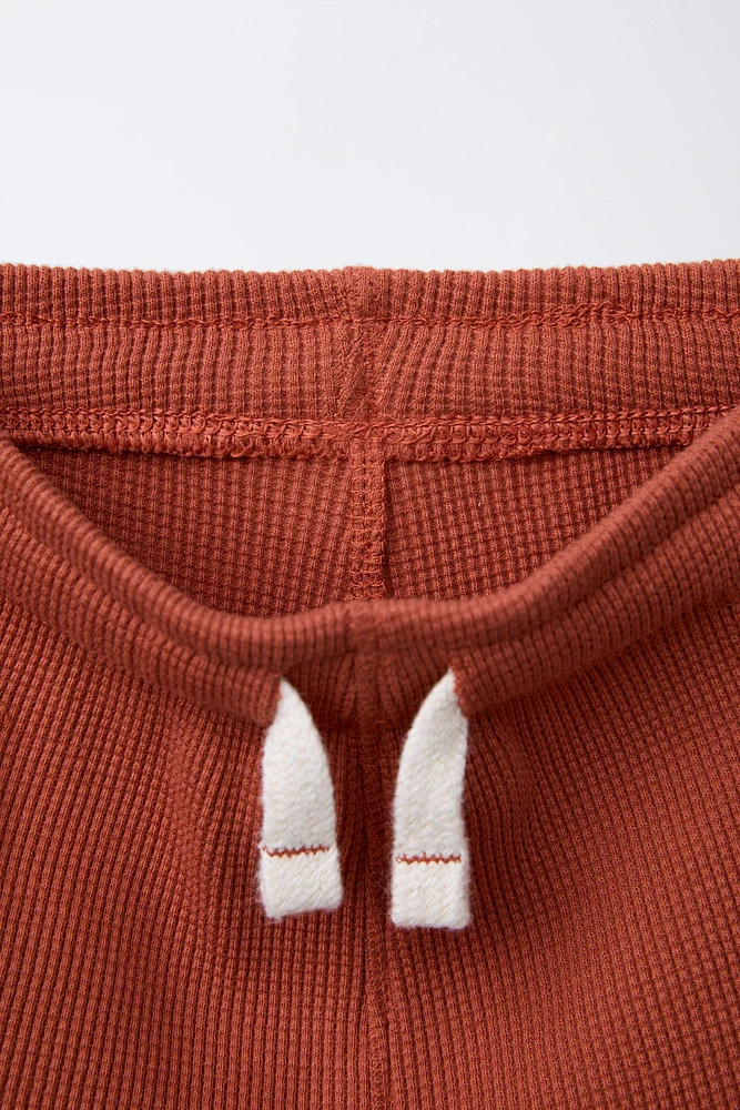 WAFFLE KNIT T-SHIRT AND BERMUDA JOGGING SET