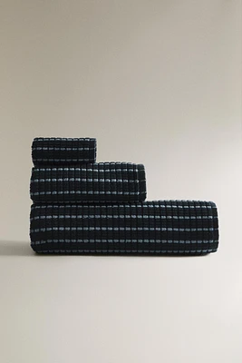 TEXTURED BATH TOWEL