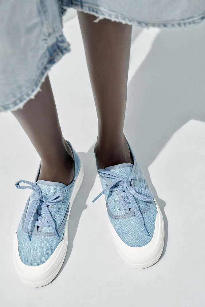 LIGHT DENIM SNEAKERS