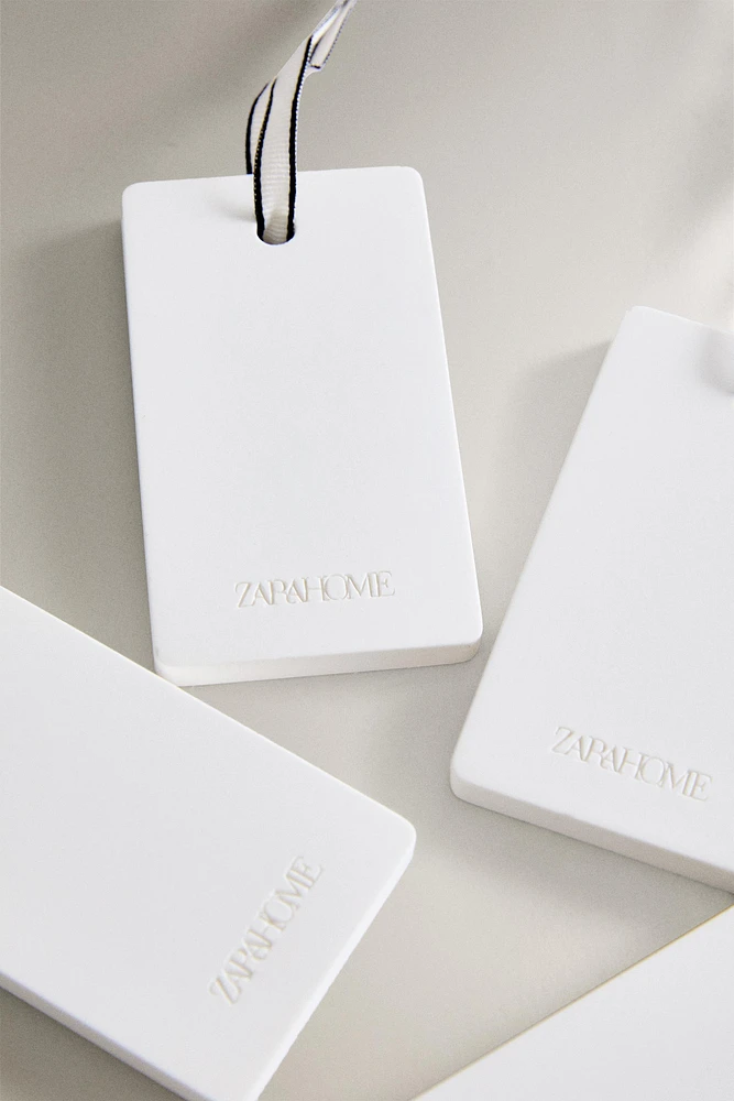 LOT DE BARRES PARFUMÉES ARMOIRE WHITE POWDERY