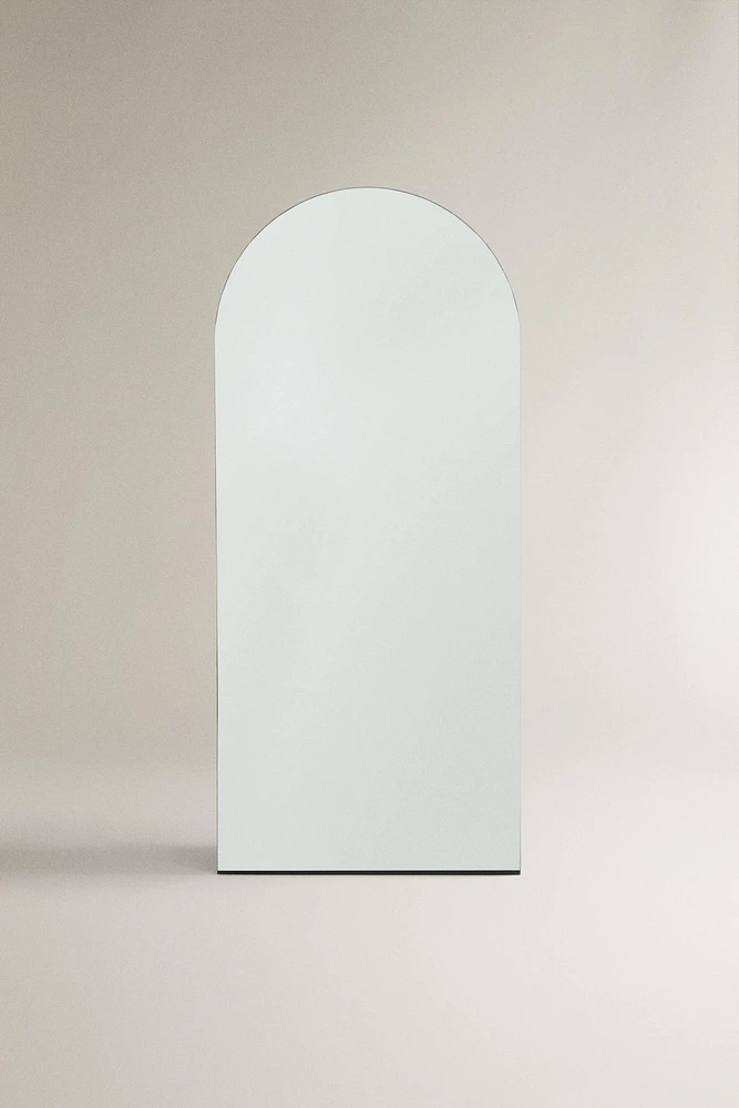 FULL LENGTH MIRROR WITH AN ARCH SHAPE