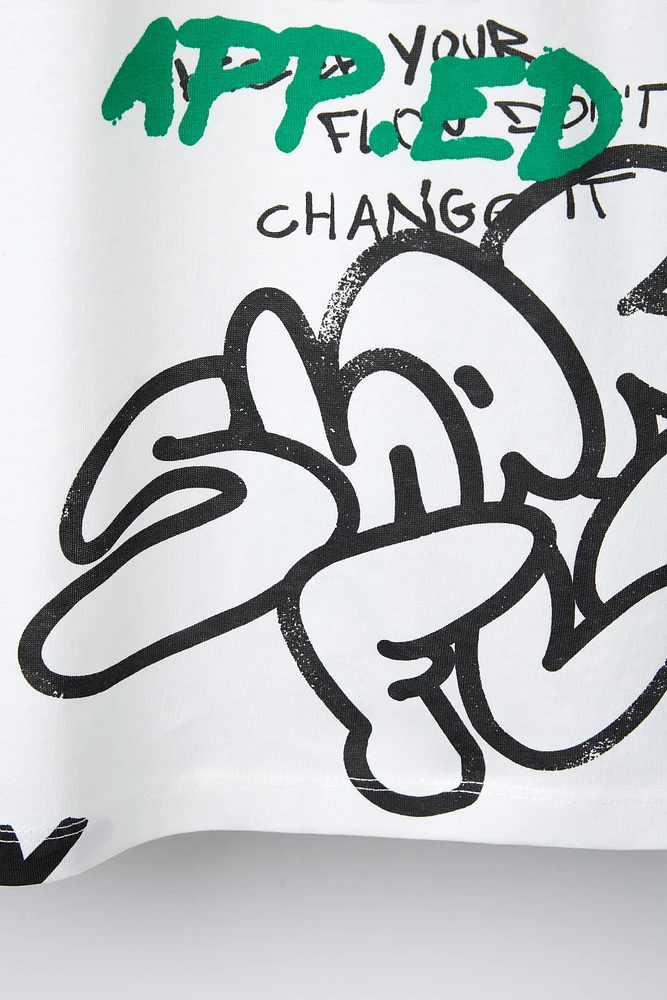 T-SHIRT À IMPRIMÉ GRAFFITI