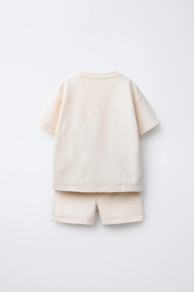 TEXTURED T-SHIRT AND SHORTS JOGGING SET