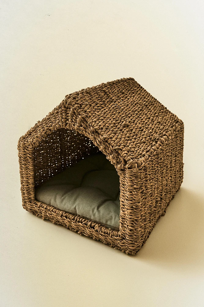 PET HOUSE