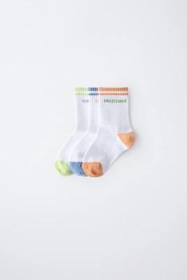 LOT DE TROIS PAIRES CHAUSSETTES RAYURES ET INSCRIPTION