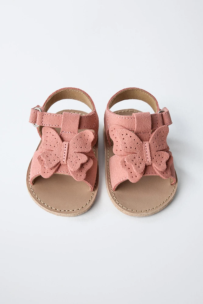 SANDALES EN CUIR PAPILLON