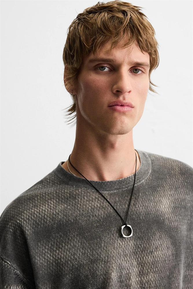 T-SHIRT EN MAILLE À IMPRIMÉ DÉLAVÉ
