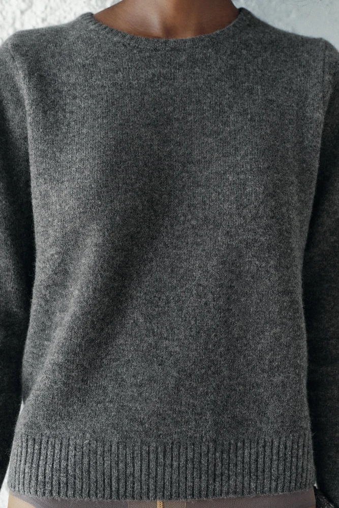 BASIC 100% WOOL SWEATER