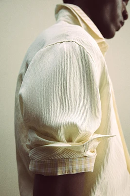 CHEMISE À TEXTURE AVEC RAYURES