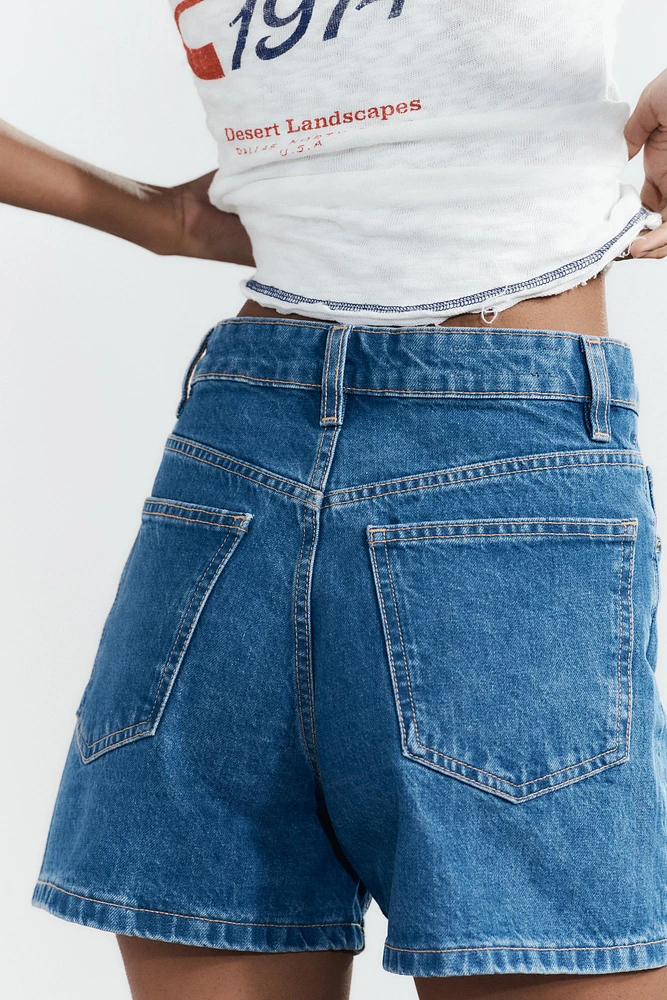 BERMUDA EN JEAN TRF COUPE MOM TAILLE HAUTE CROISÉE