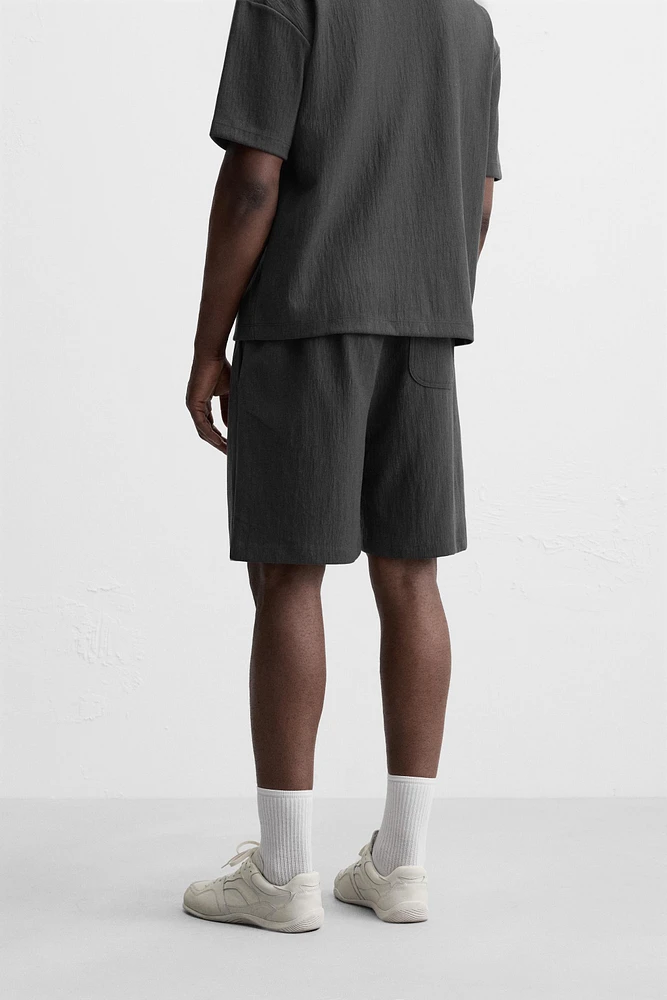 TEXTURED JOGGER SHORTS