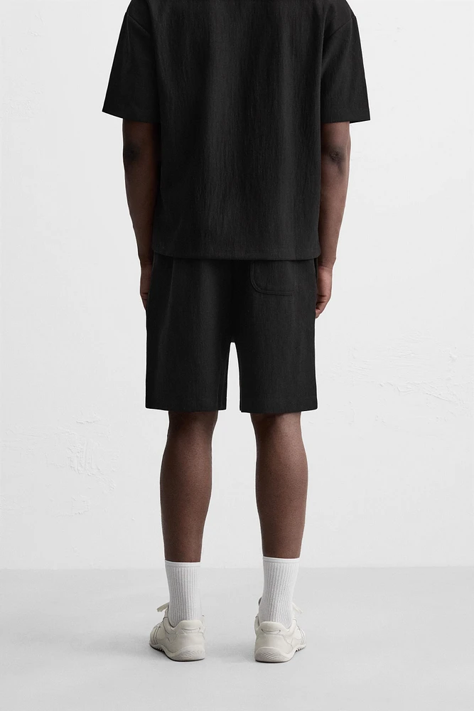 TEXTURED JOGGER SHORTS