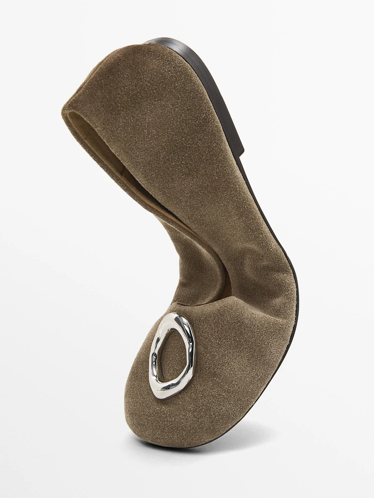 Ballet flats with metal piece