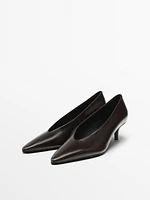 Pointed high-heel shoes