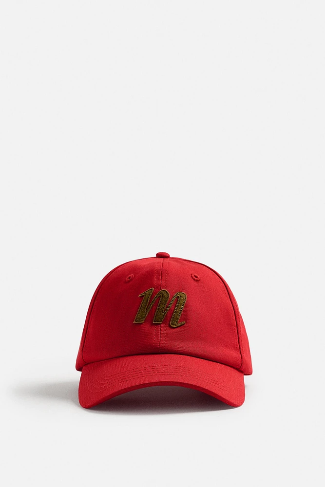 CASQUETTE AVEC BRODERIE EN CONTRASTE