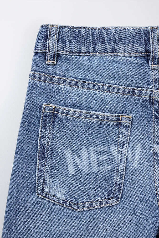 BERMUDA EN DENIM INSCRIPTION IMPRIMÉE