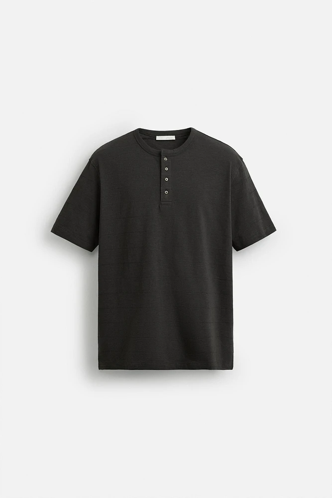 STRIPED BUTTON NECK T-SHIRT