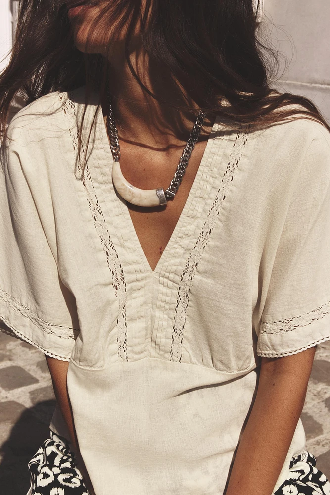 LINEN TOP WITH LACE DETAILS