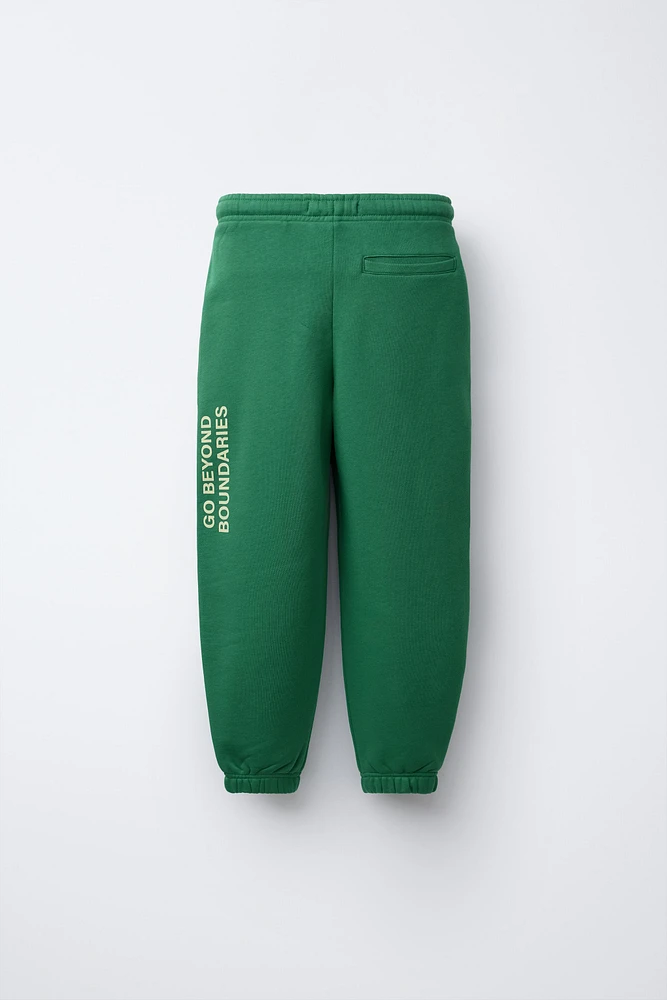 PANTALON JOGGER MOLLETON INSCRIPTION RELIEF