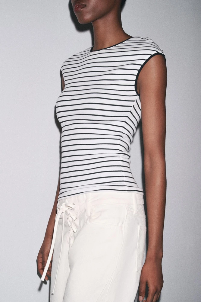 RIBBED T-SHIRT