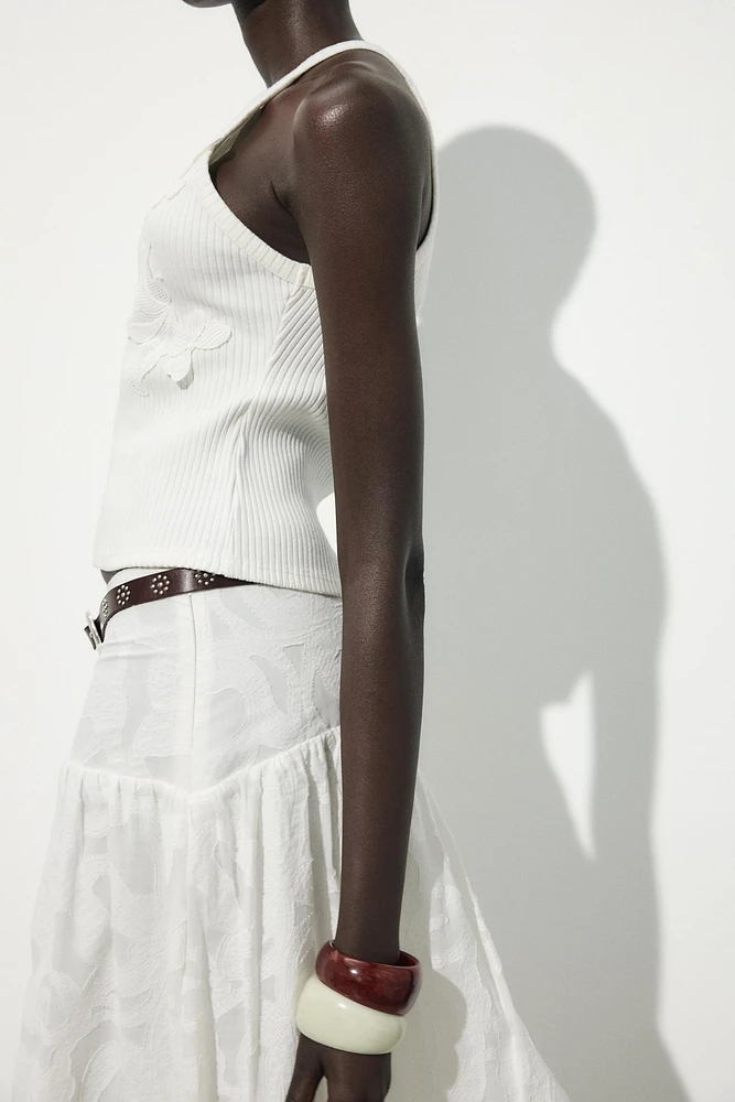 RIBBED EMBROIDERED TOP