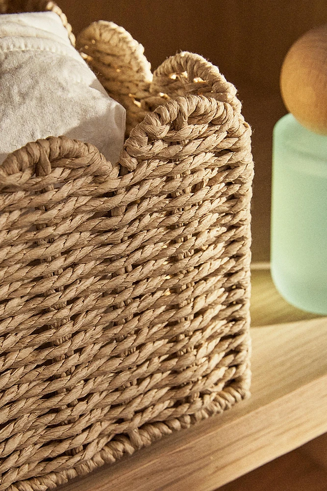 SCALLOPED BASKET