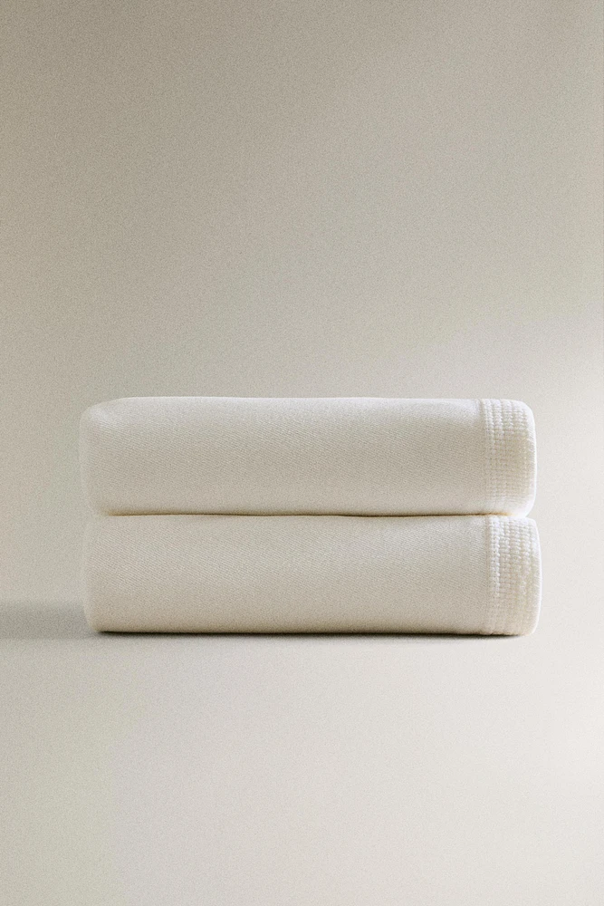 COUVRE-LIT BRODÉ