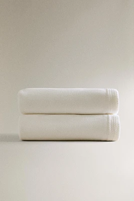 COUVRE-LIT BRODÉ
