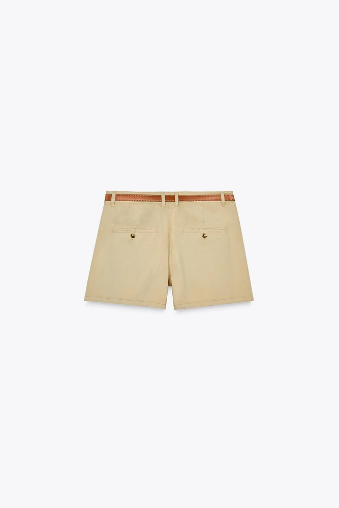 BERMUDA À PINCES AVEC CEINTURE