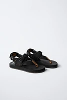 SANDALES DE BASKETS