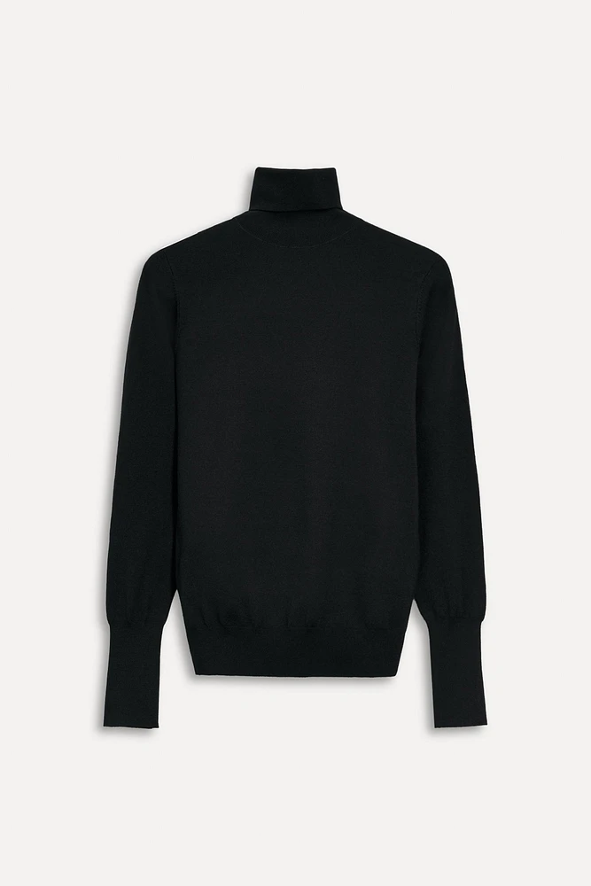 PULL CONTENANT DE LA LAINE 50E ANNIVERSAIRE