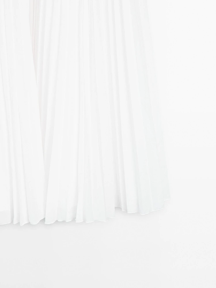 Pleated skirt with leather detail