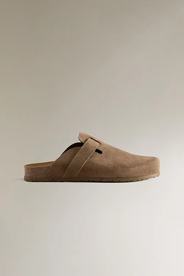 LEATHER CLOGS WITH STRAP
