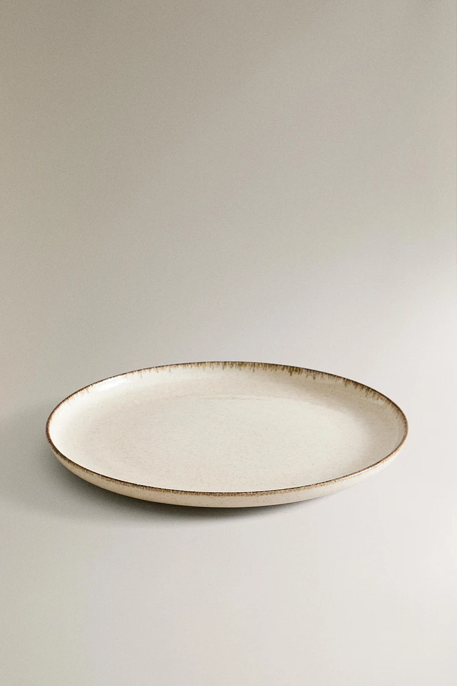 PORCELAIN DINNER PLATE WITH ANTIQUE FINISH RIM