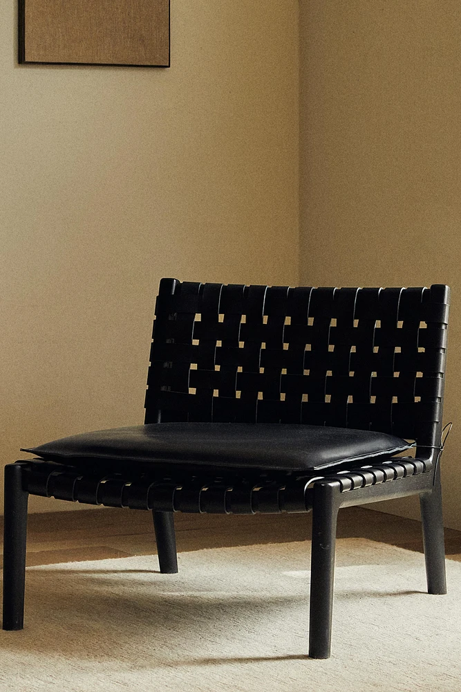 LOUNGE CHAIR 01