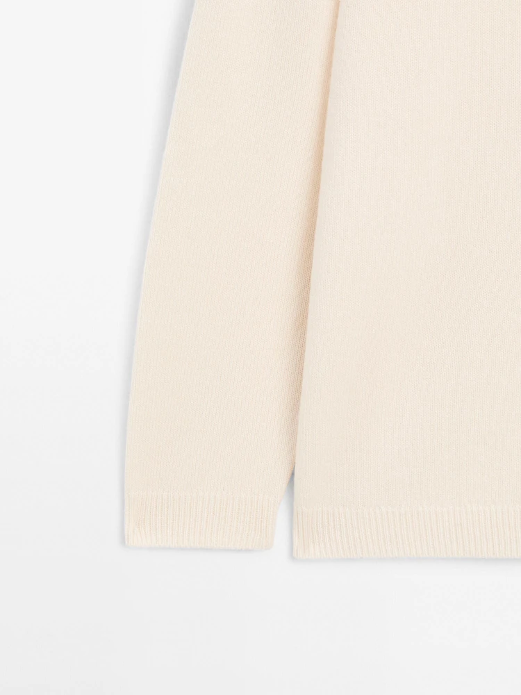 Oversized cashmere V-neck sweater