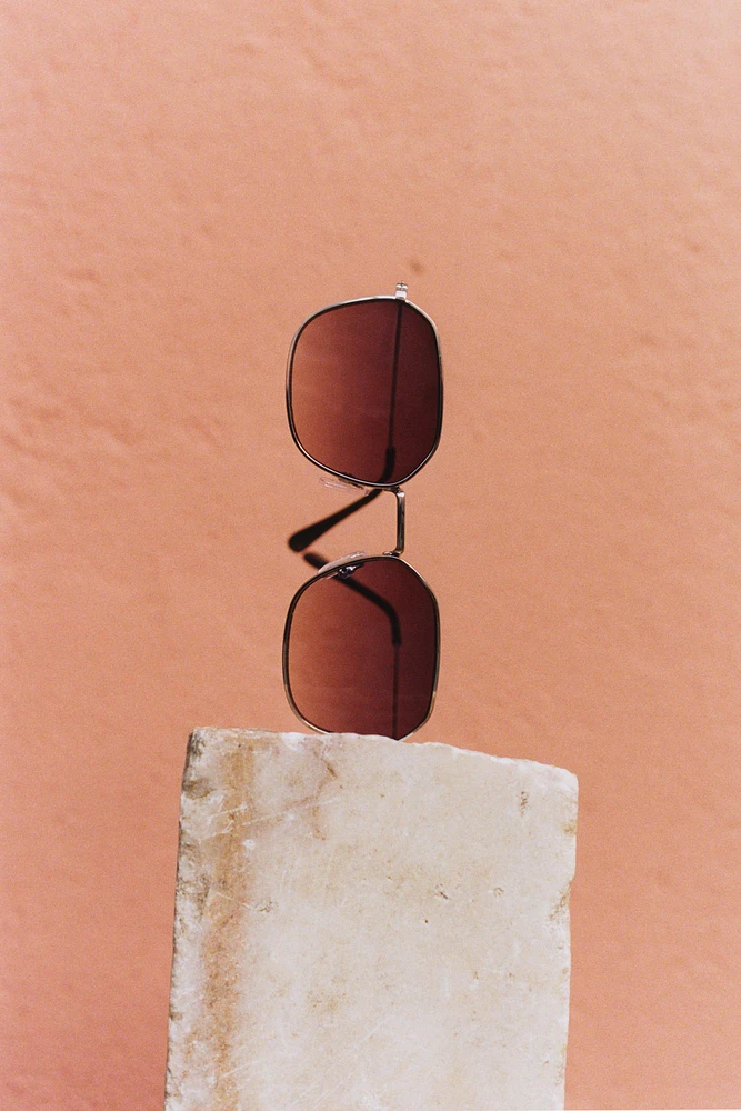 METALLIC FRAMED SUNGLASSES