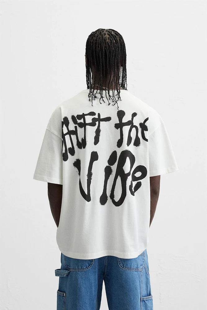 T-SHIRT À INSCRIPTION GRAFFITI