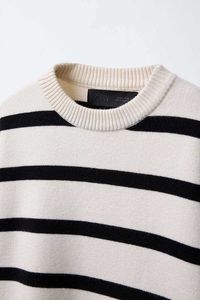 SOFT KNIT SWEATER