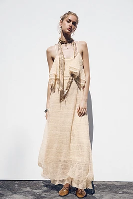 ROBE EN MAILLE POINTELLE À VOLANTS