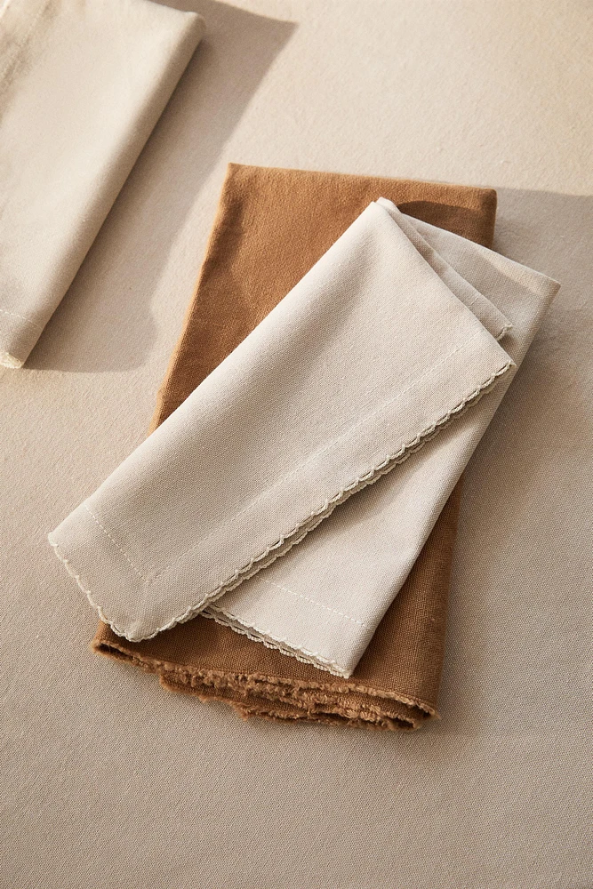 SCALLOPED NAPKINS (PACK OF 2)